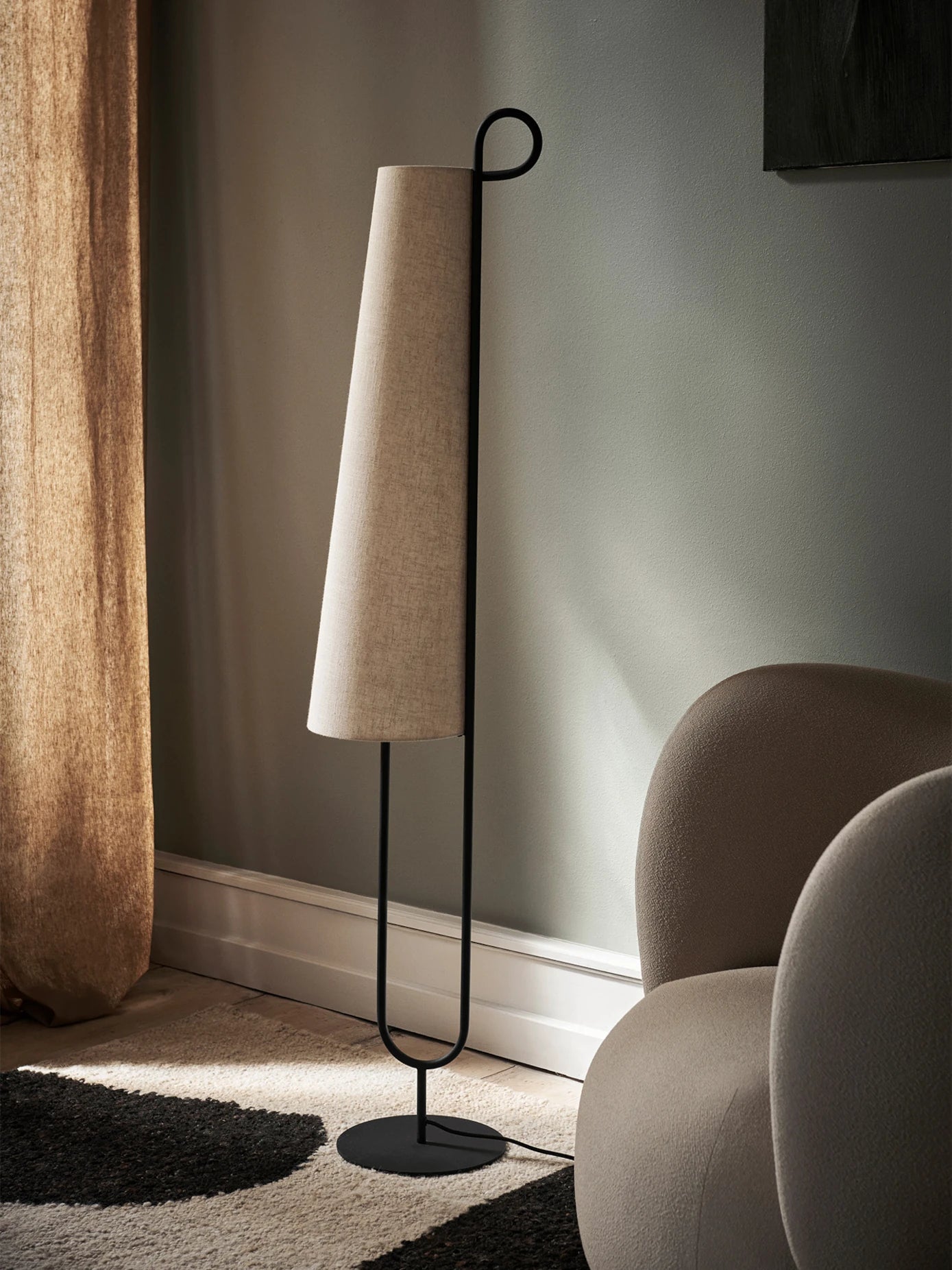 Acrona floor lamp by ferm Living in a living room setting at Lifestory