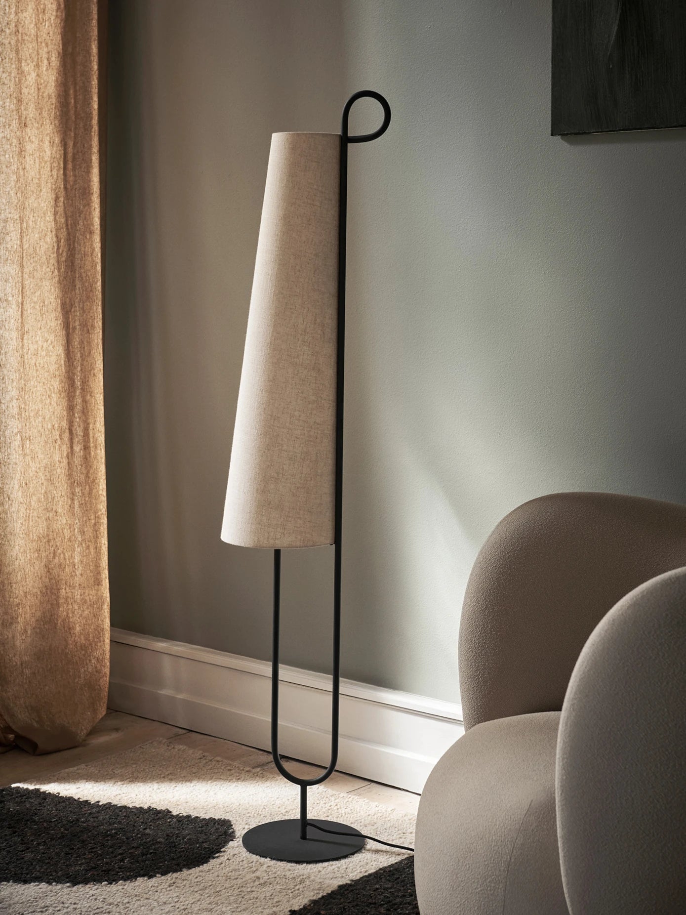 Acrona floor lamp by ferm Living in a living room setting at Lifestory