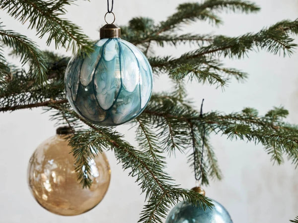 Christmas tree ornaments on a tree - Shop at Lifestory