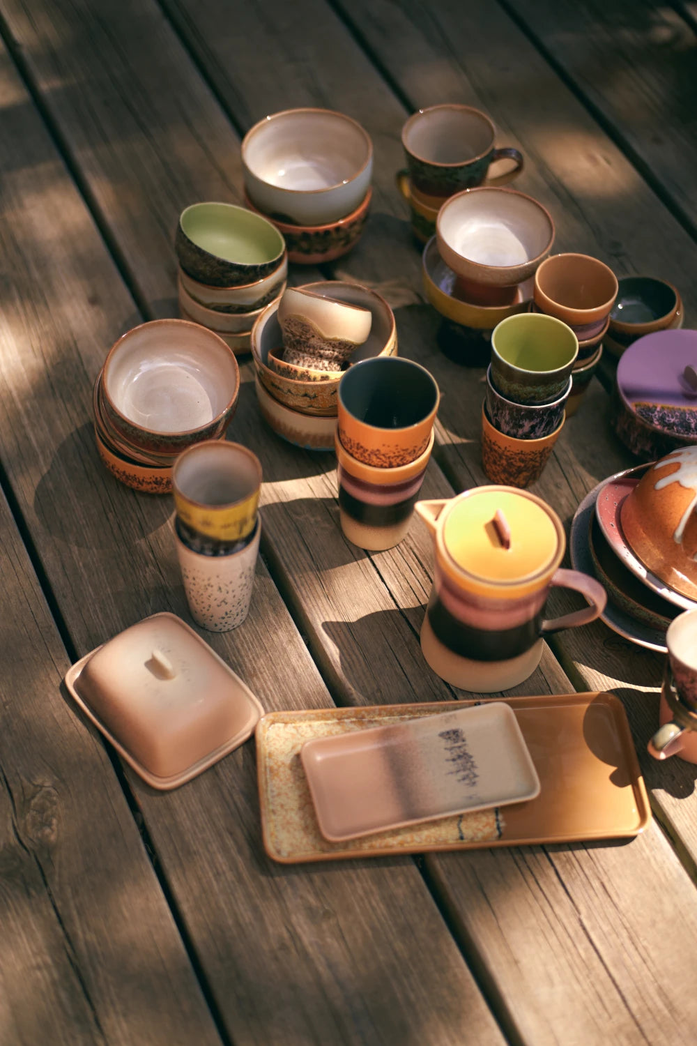 HKLIVING 70 ceramics family collected on a wooden table