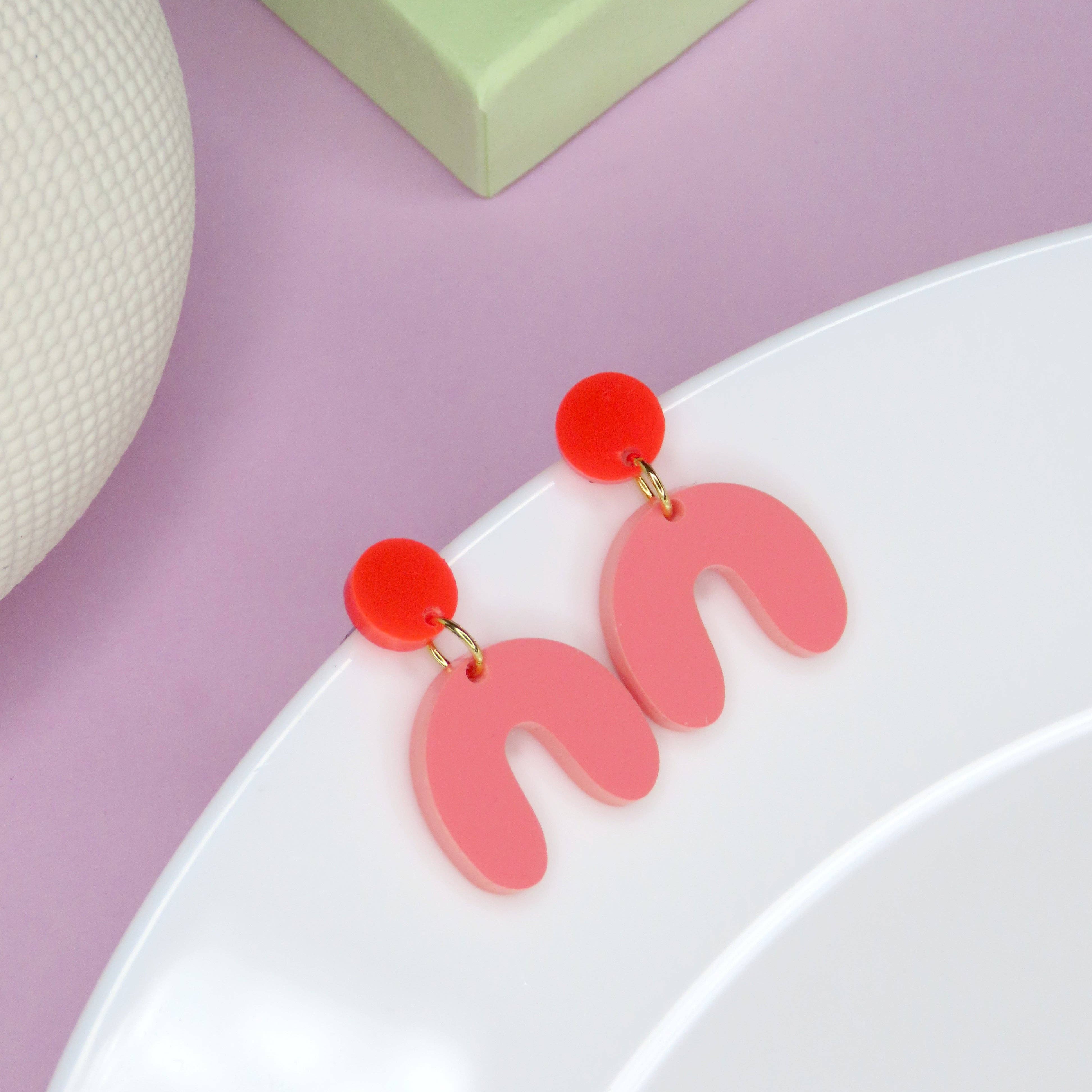 Niemalsmehrohne Arch Bow Earrings in Acrylic