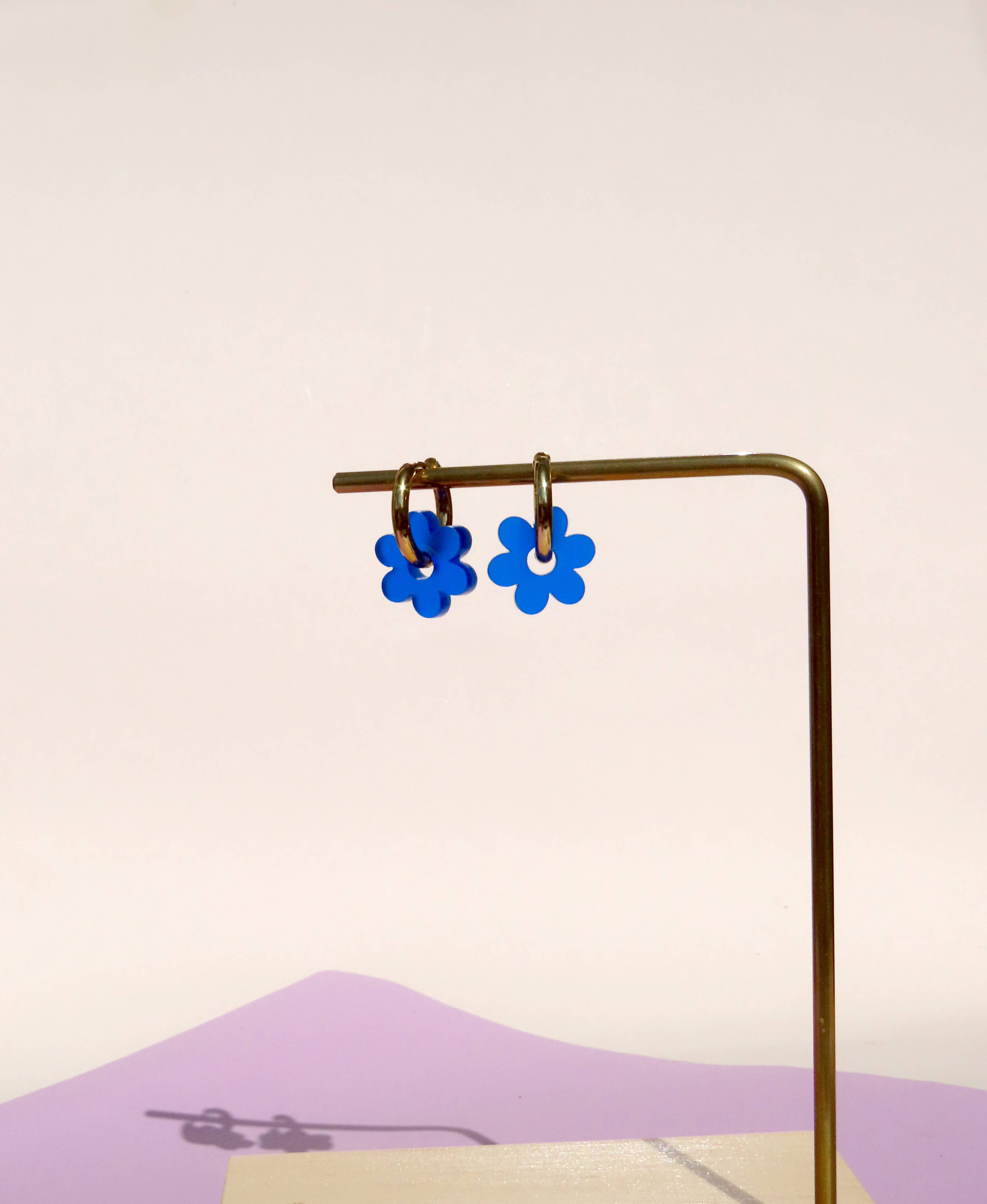 Niemalsmehrohne Flower Hoop Earrings in Acrylic