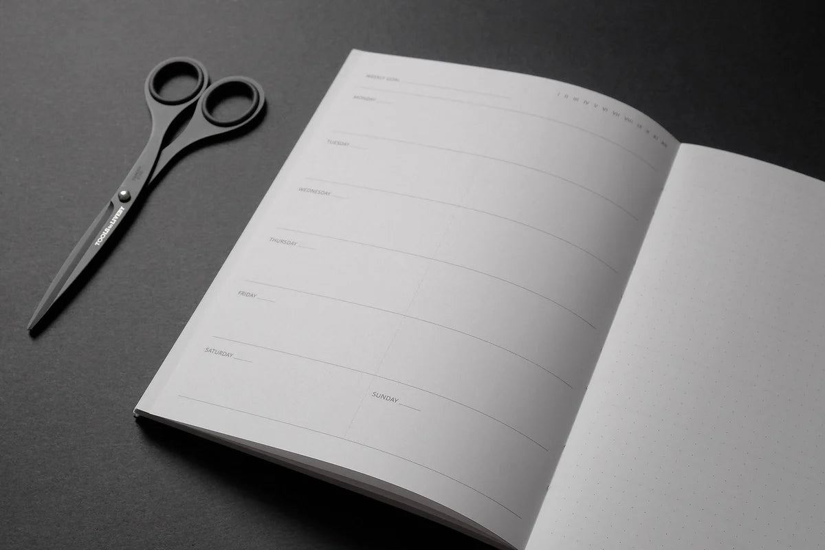 Papierniczeni Monolit Undated Planner in Black