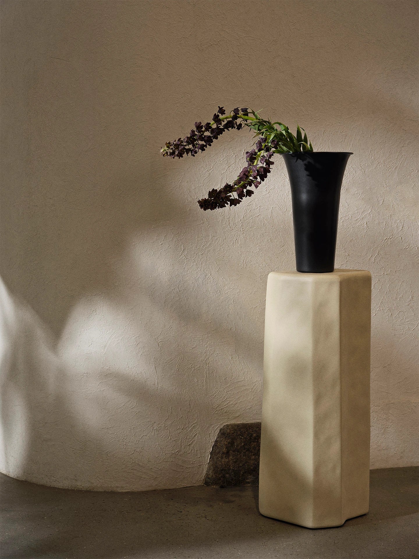 Staffa pedestal by ferm Living - Lifestory