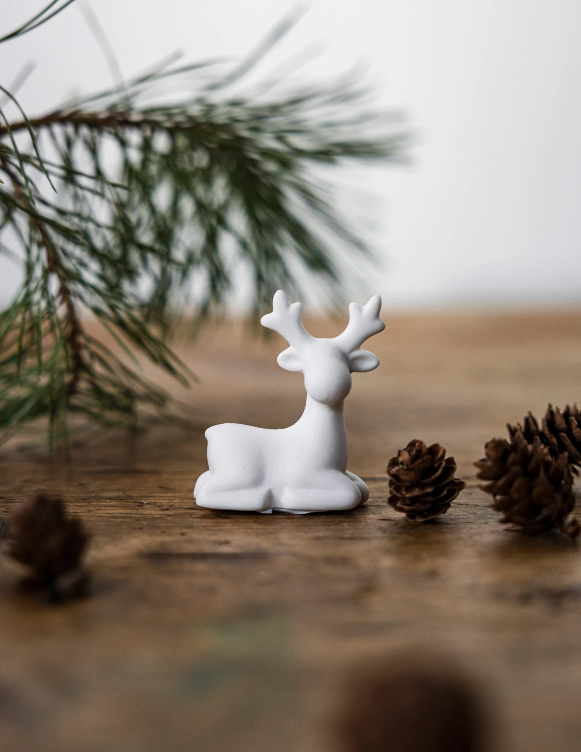 Sten the Mini Resting Reindeer in White Ceramic by Storefactory | Lifestory