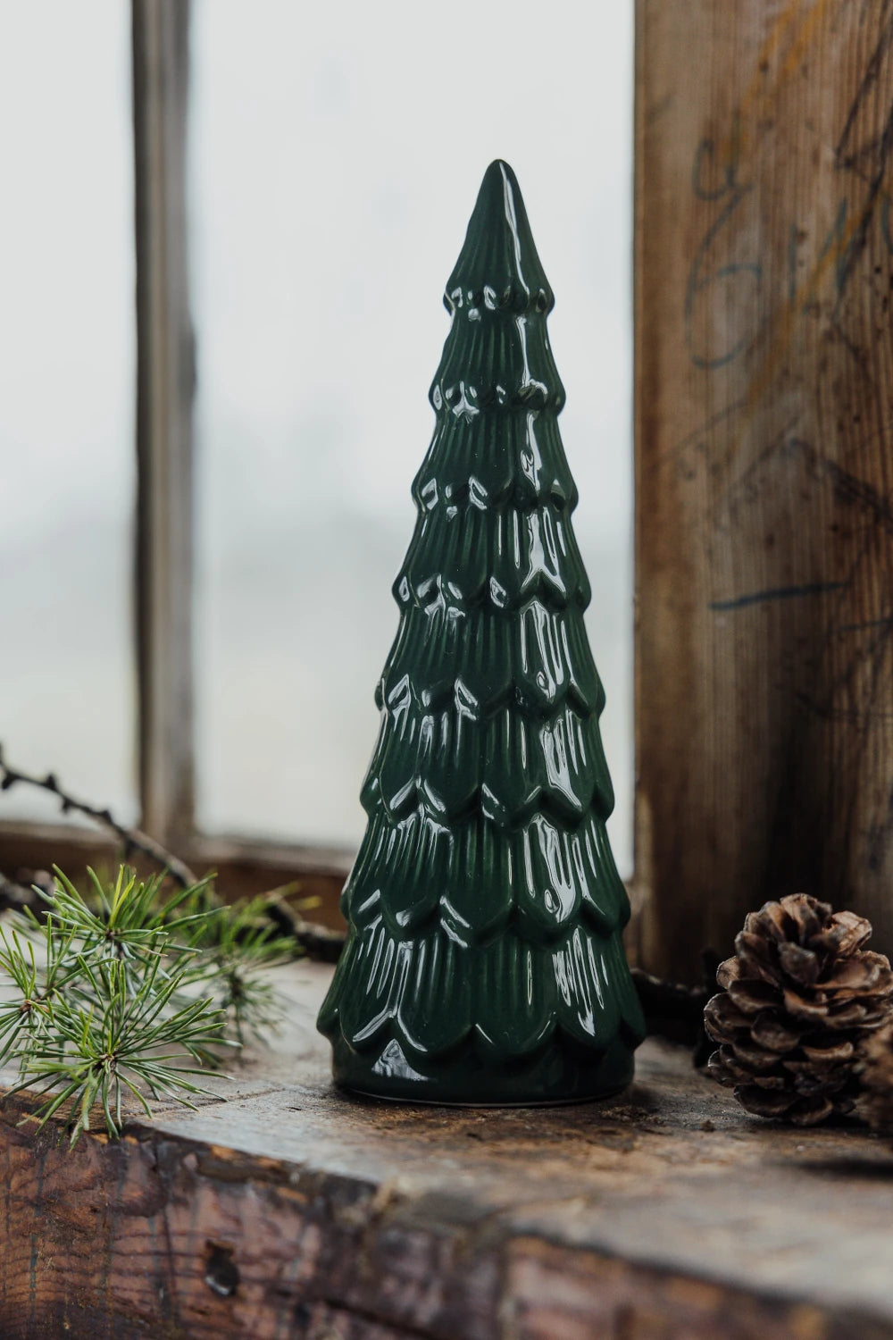 The large glazed green Granbacken ceramic Christmas tree by Storefactory | Lifestory