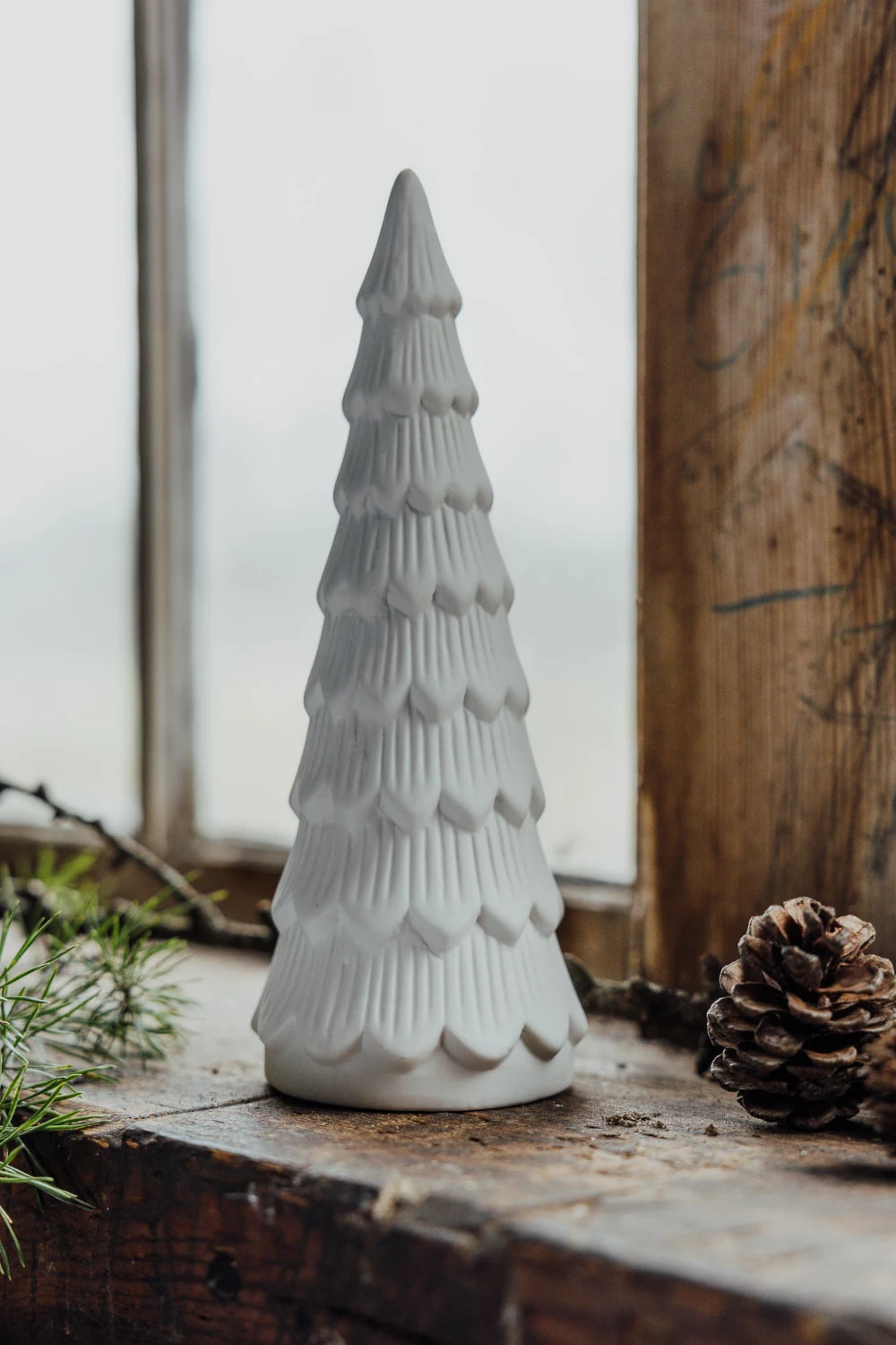 The large matte white Granbacken ceramic Christmas tree by Storefactory | Lifestory