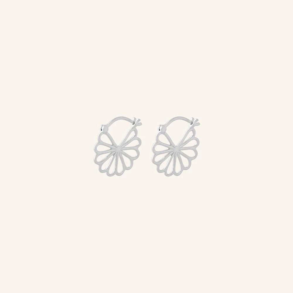 Small Bellis Earrings in Sliver by Pernille Corydon | Lifestory