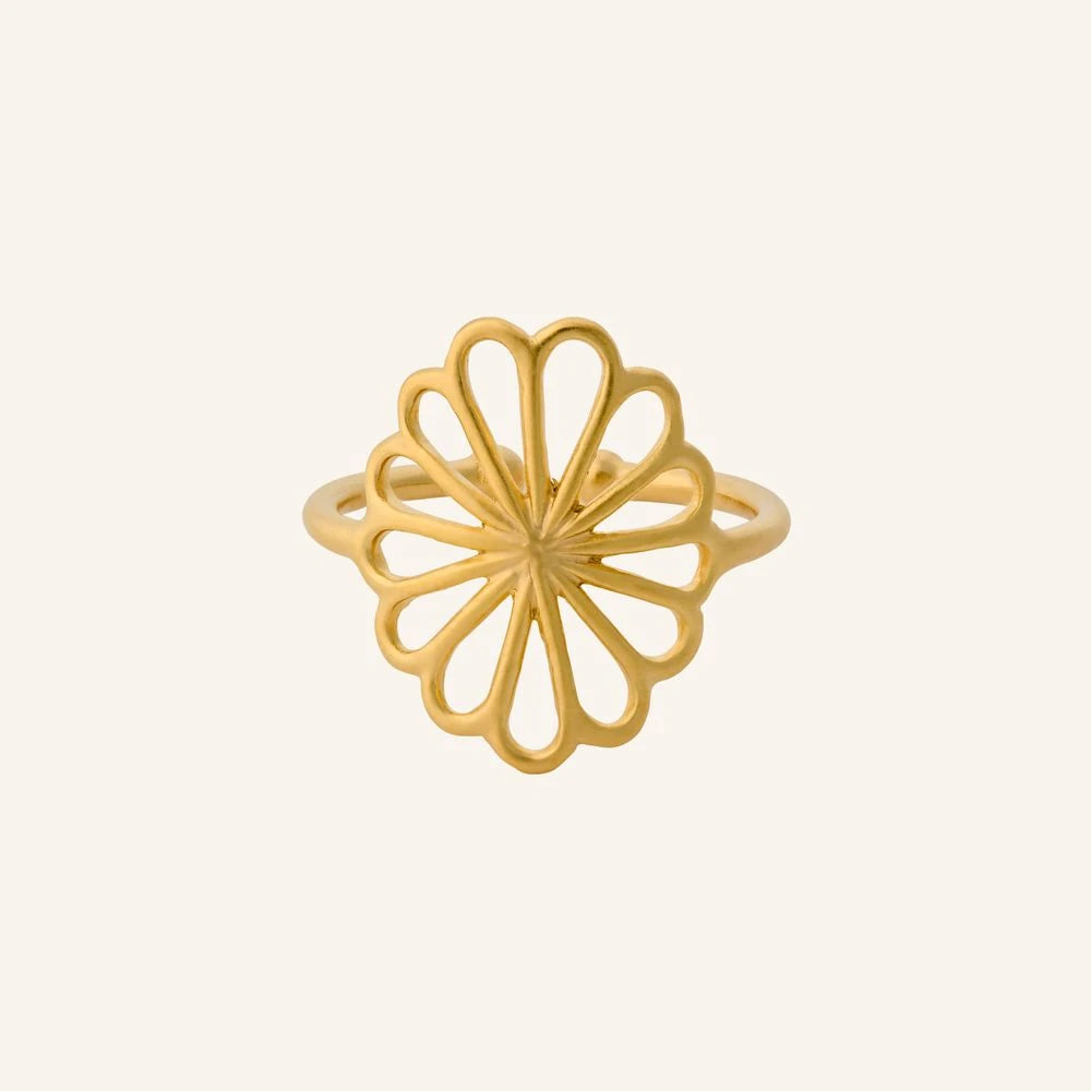 Small Bellis Ring in Gold-Plated Silver by Pernille Corydon | Lifestory