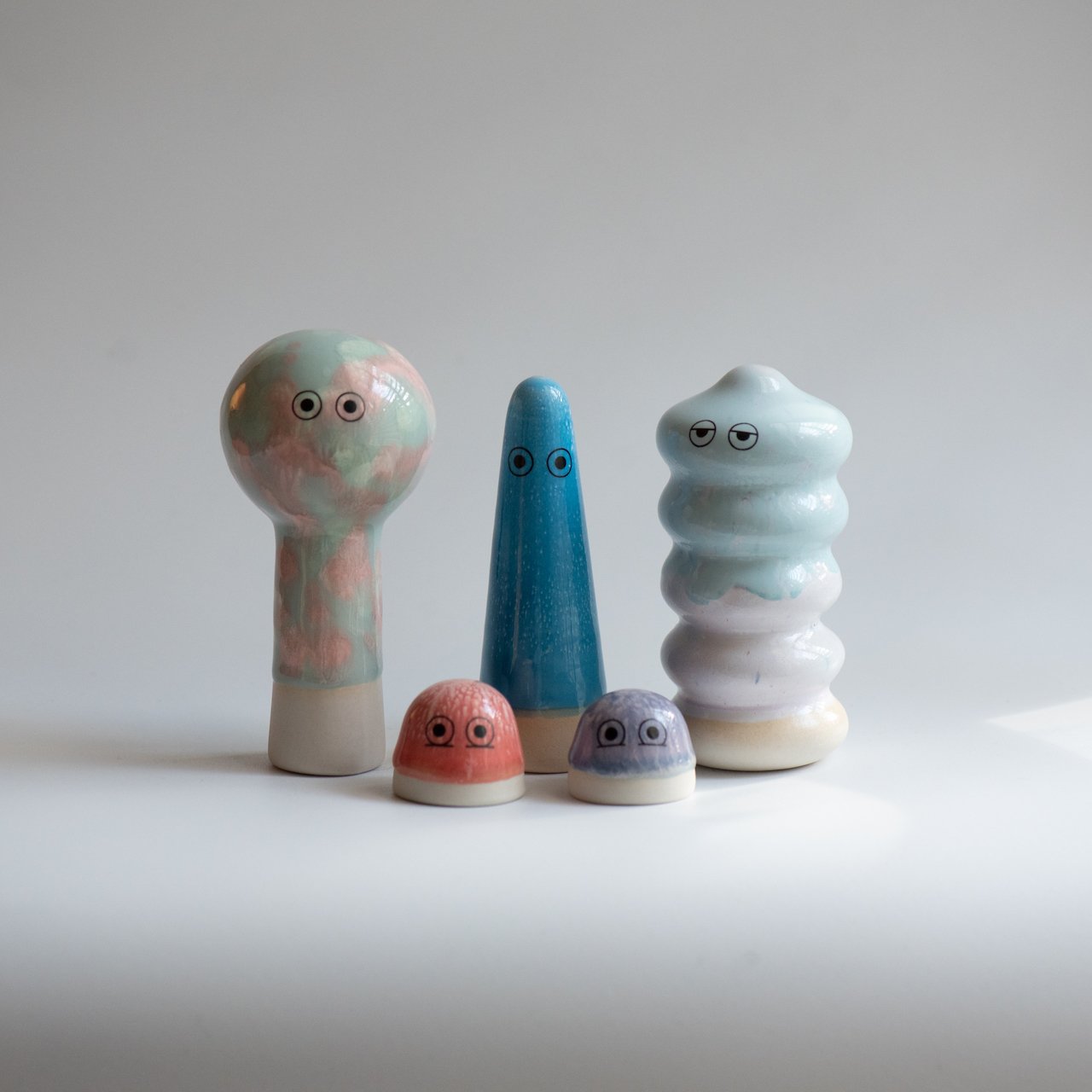 Familia Figurine | Buru | Pastelo by Studio Arhoj