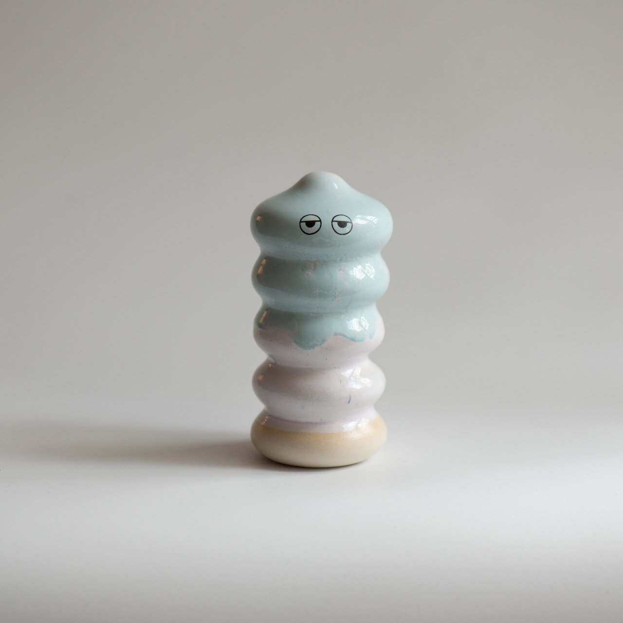 Familia Figurine | Buru | Pastelo by Studio Arhoj