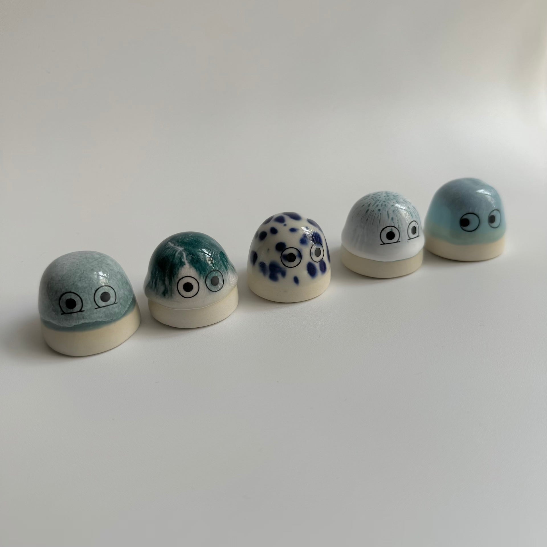 Familia Figurine | Dot | Tide | by Studio Arhoj