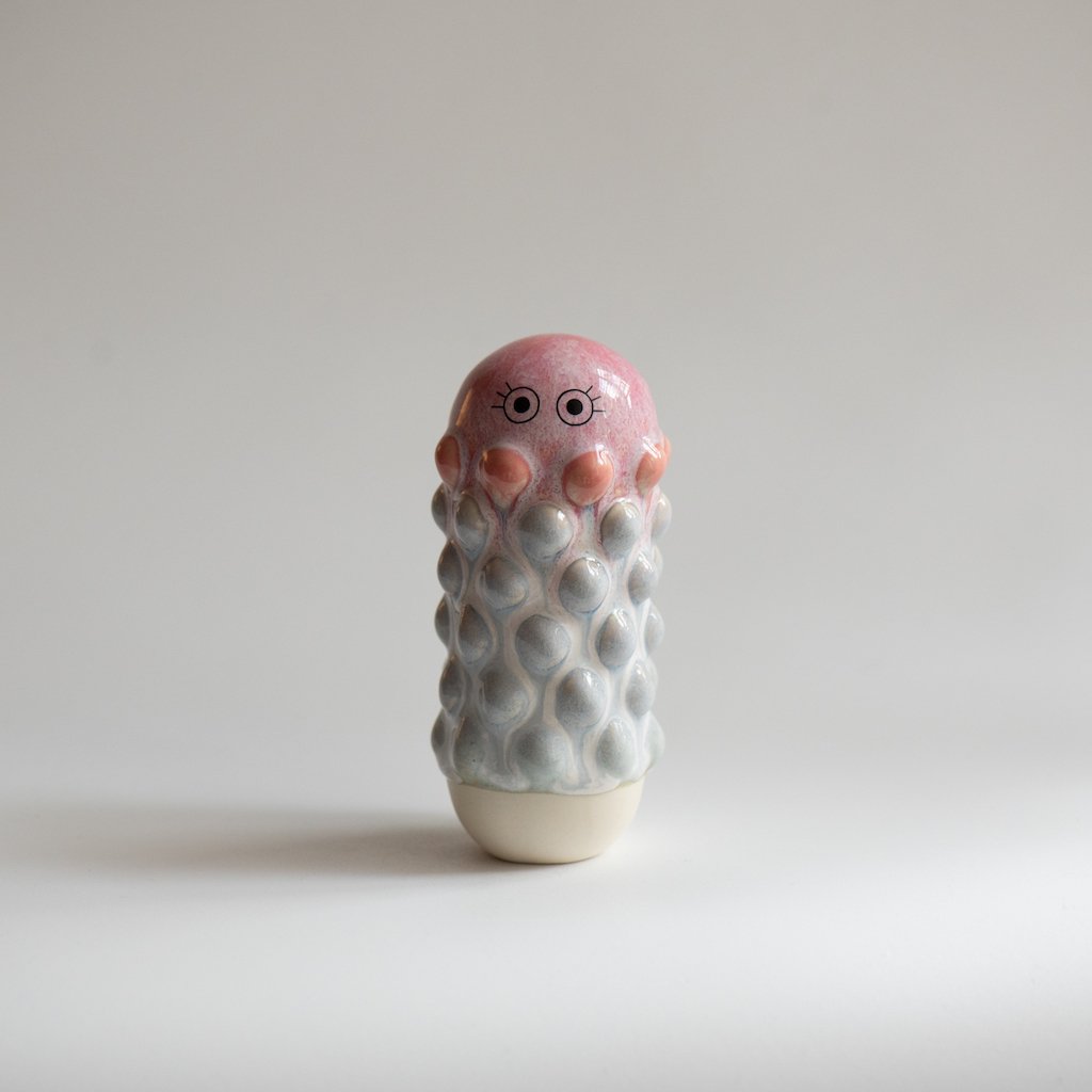 Familia Figurine | Raspberry by Studio Arhoj