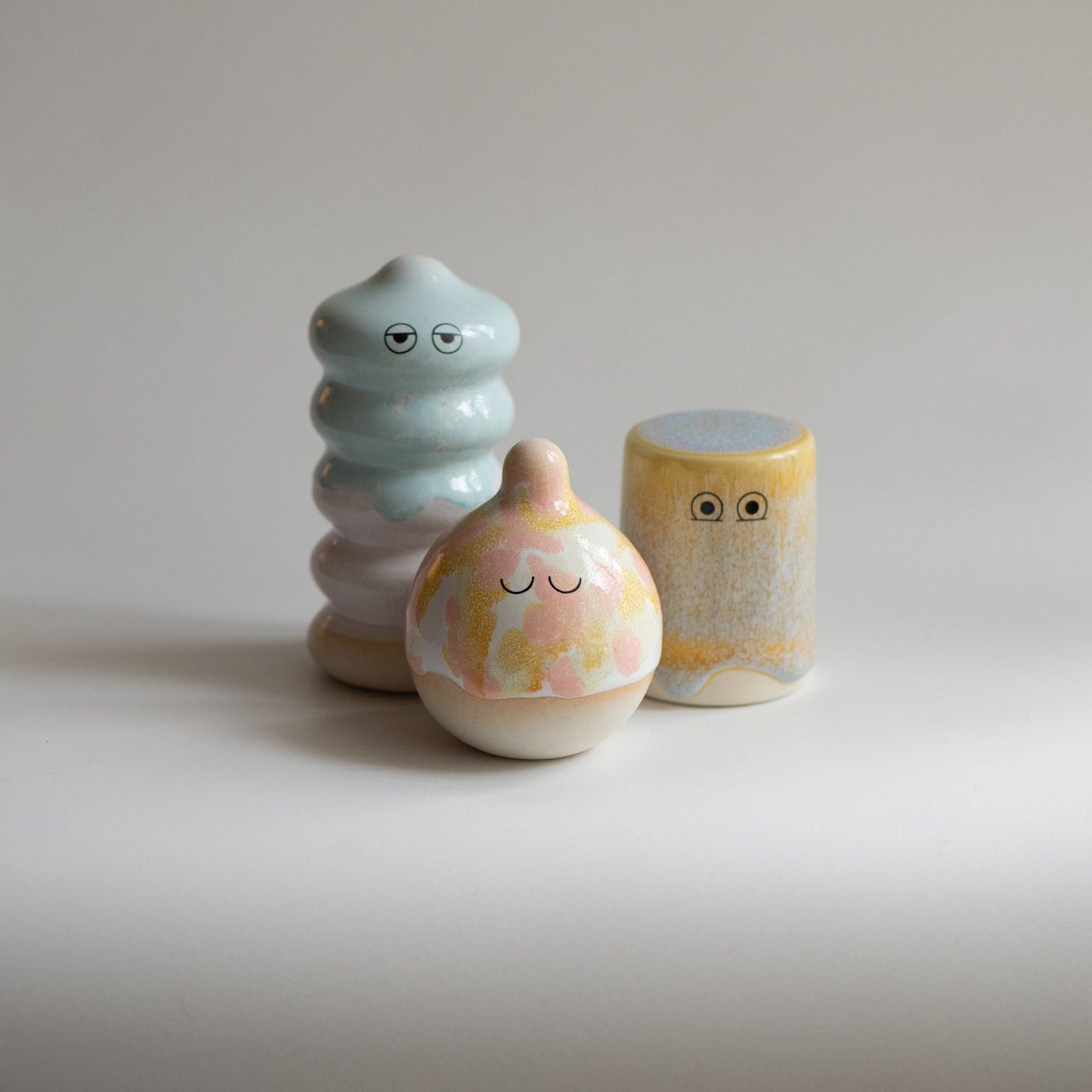 Familia Figurine | Buru | Pastelo by Studio Arhoj